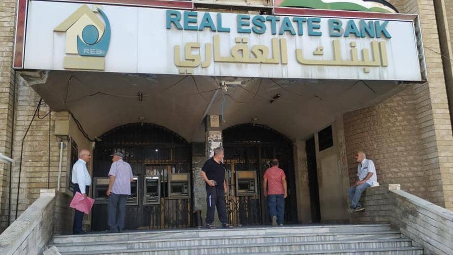 Congestion in front of remittance offices in Sweida amid salary delays and declining liquidity.