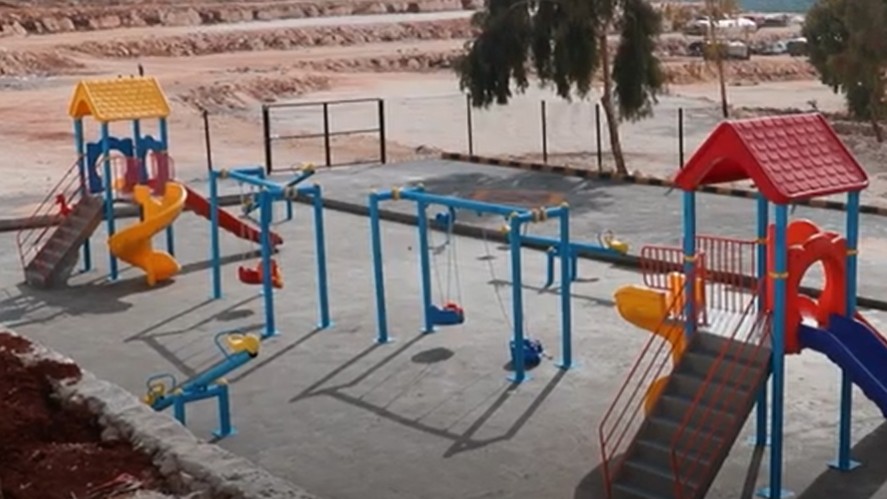 وفاة طفل إثر سقوط عارضة مرمى في إدلب.. وحادثة مشابهة تُصيب طفلة في إسقاط