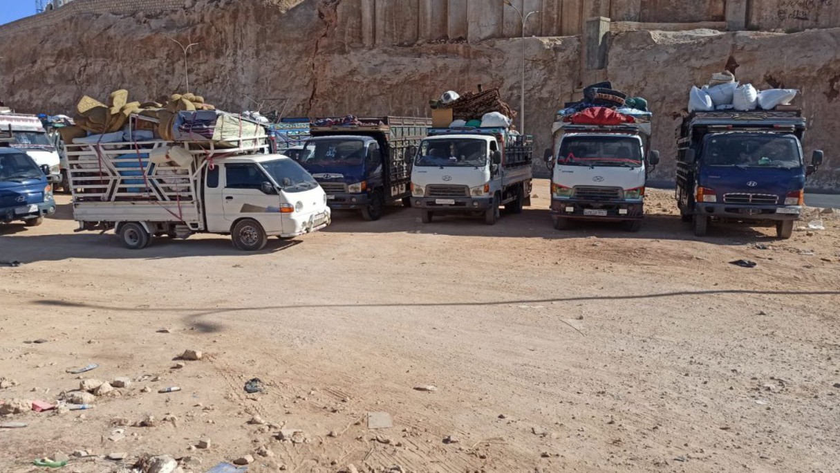 The first voluntary return convoy leaves the northern camps towards the southern countryside of Idlib