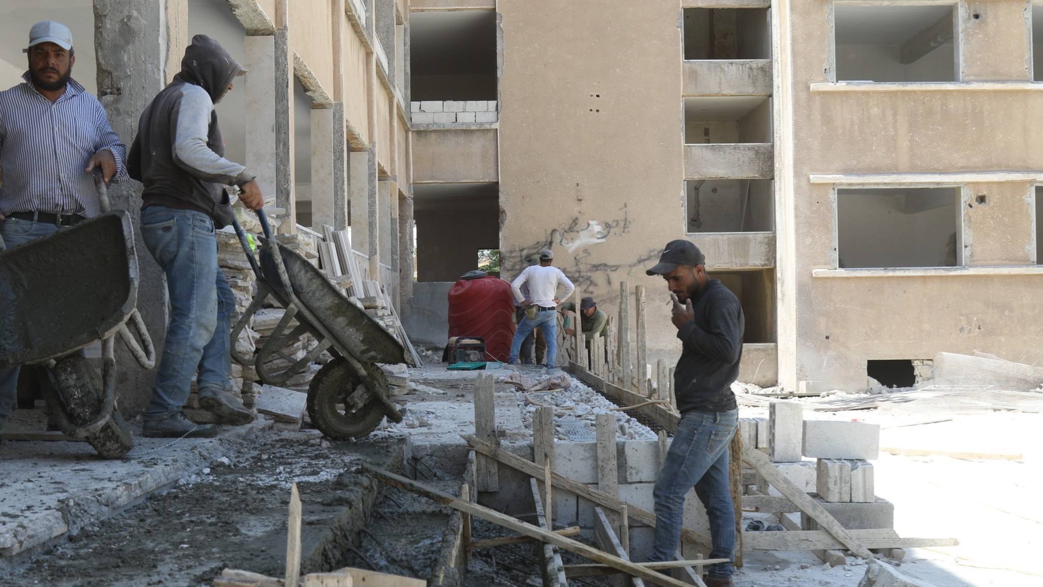 نقص مقاعد وازدحام .. طلاب تلدو أمام أزمة