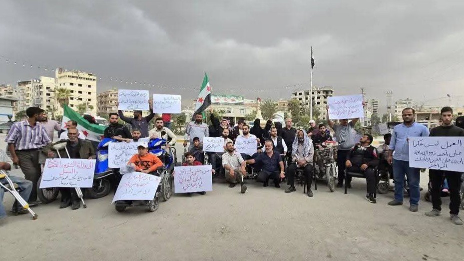 وقفة في دوما: ذوو الإعاقة يطالبون بالكرامة… والدولة ما زالت “تتذكرهم أحيانًا”