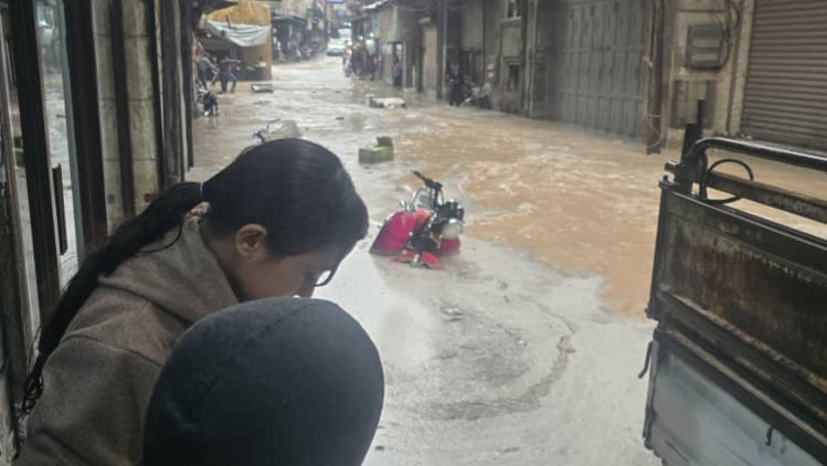 سيول تجتاح أحياء سلقين بعد أمطار غزيرة شمال غرب إدلب