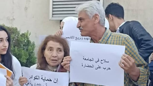 الهجوم المسلّح على كلية الآداب… محامٍ يحذّر: "شروع بالقتل واحتجاز وترهيب"