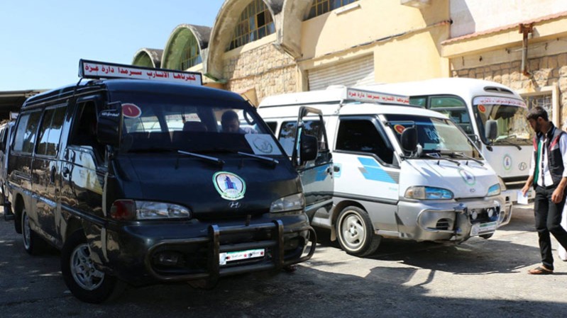 خطوط النقل في جبل الزاوية تحت الضغط.. انتظار طويل وتكدّس داخل الحافلات