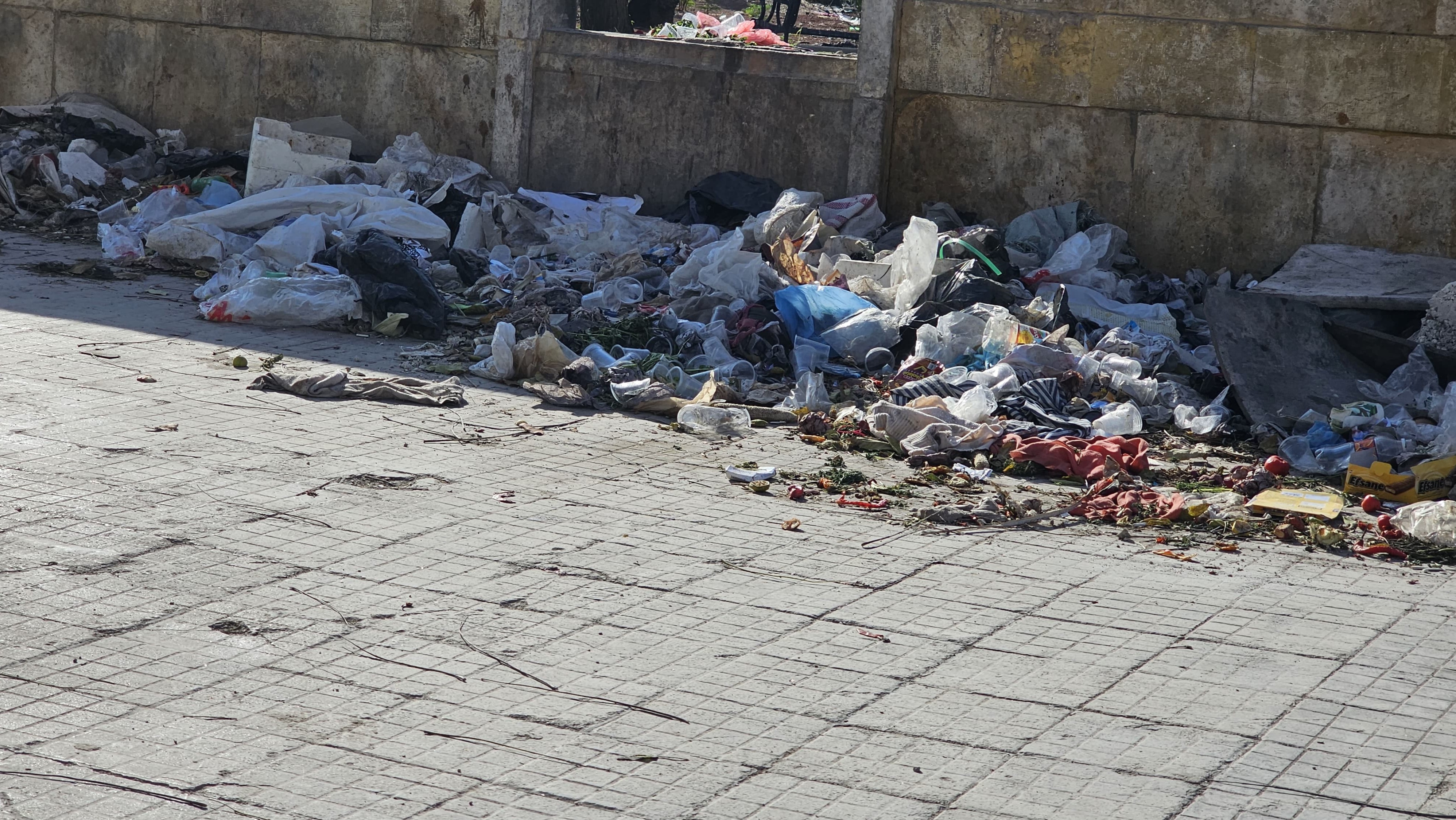 Garbage is piled up in Bab Jenin in Aleppo.. Daily suffocation and the smell of death hanging in the air