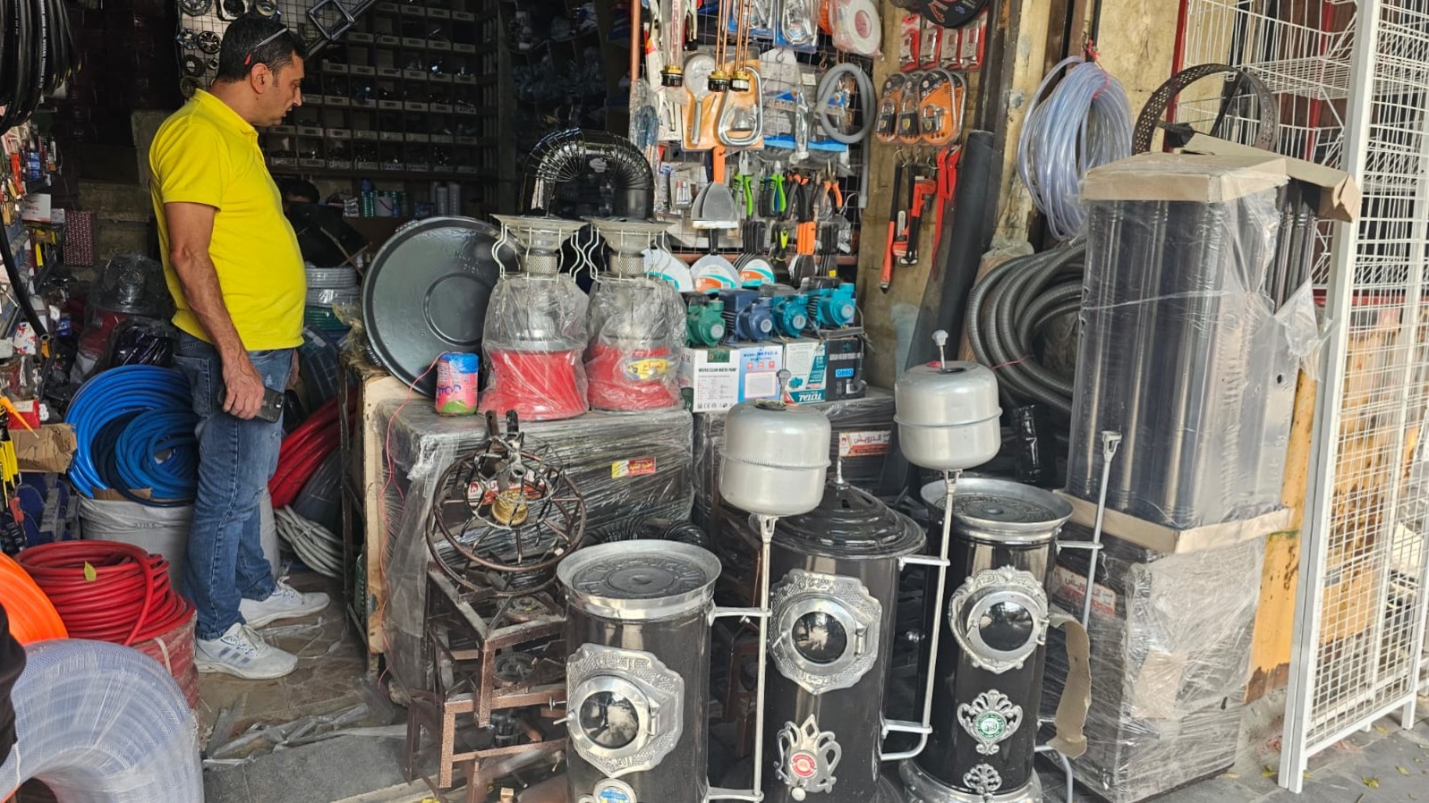 بردٌ على الأبواب.. وأهالي حلب بين نار الأسعار وصقيع الشتاء