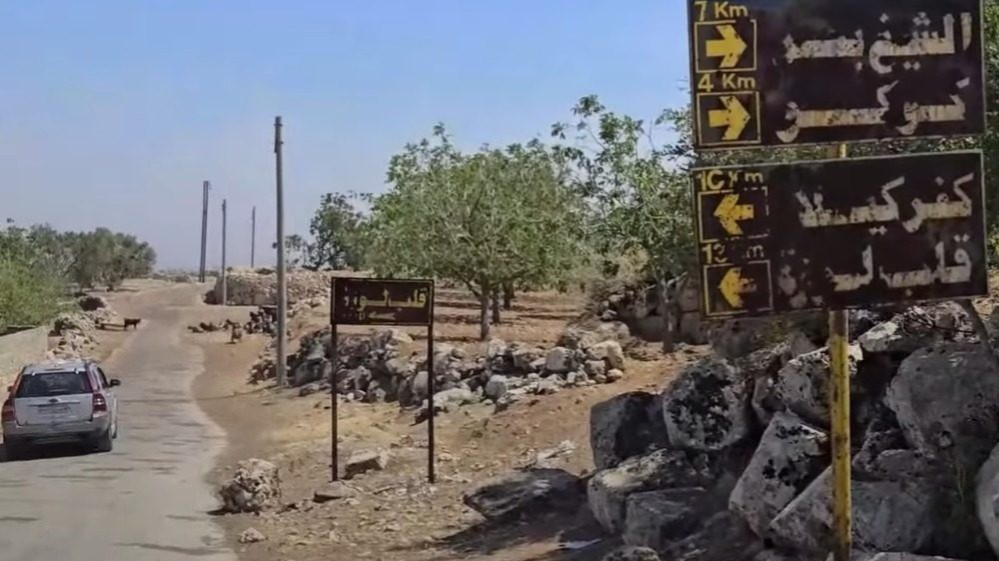 مقتل مدنيين وإصابة آخرين باستهداف سيارة نقل جماعي في جبل السماق شمال إدلب