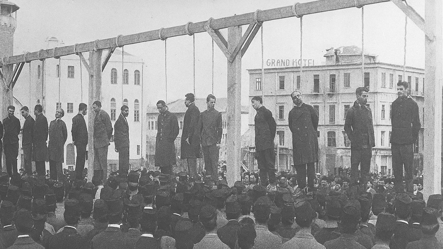 The amendment of curricula raises controversy over the “Martyrs of the Sixth of May”