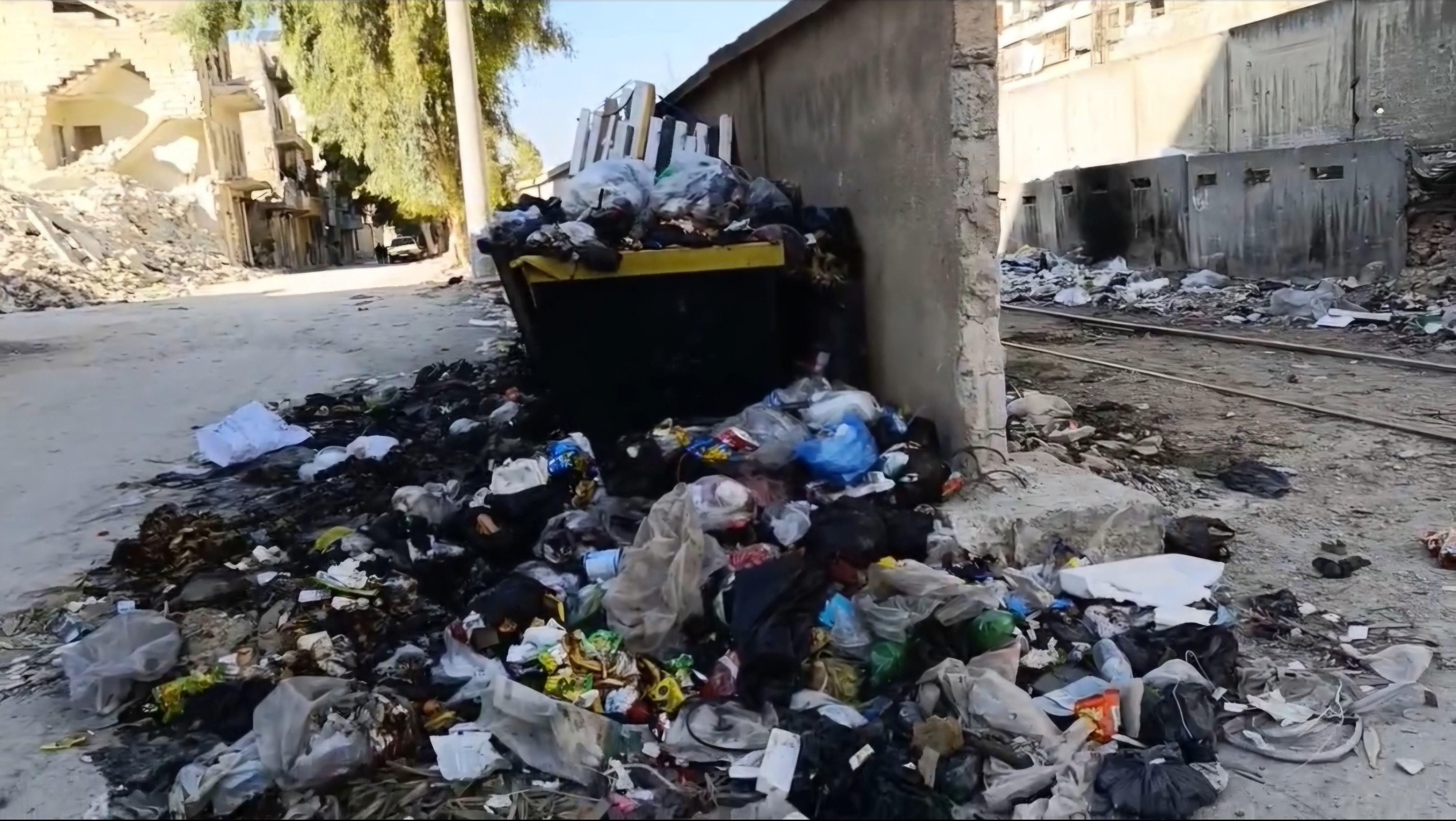 حيّ السكري يختنق بقمامة البلدية.. والسكان يسألون أين محافظ حلب؟