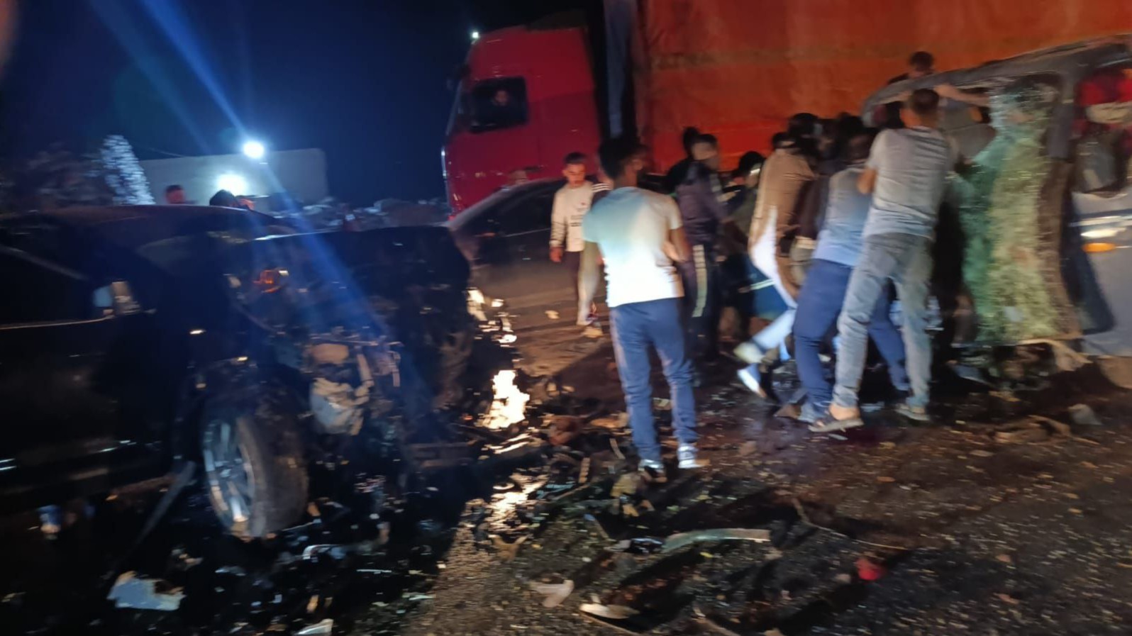 حادث جديد على أوتوستراد إدلب – باب الهوى.. طريق حياة صار ممراً للخطر