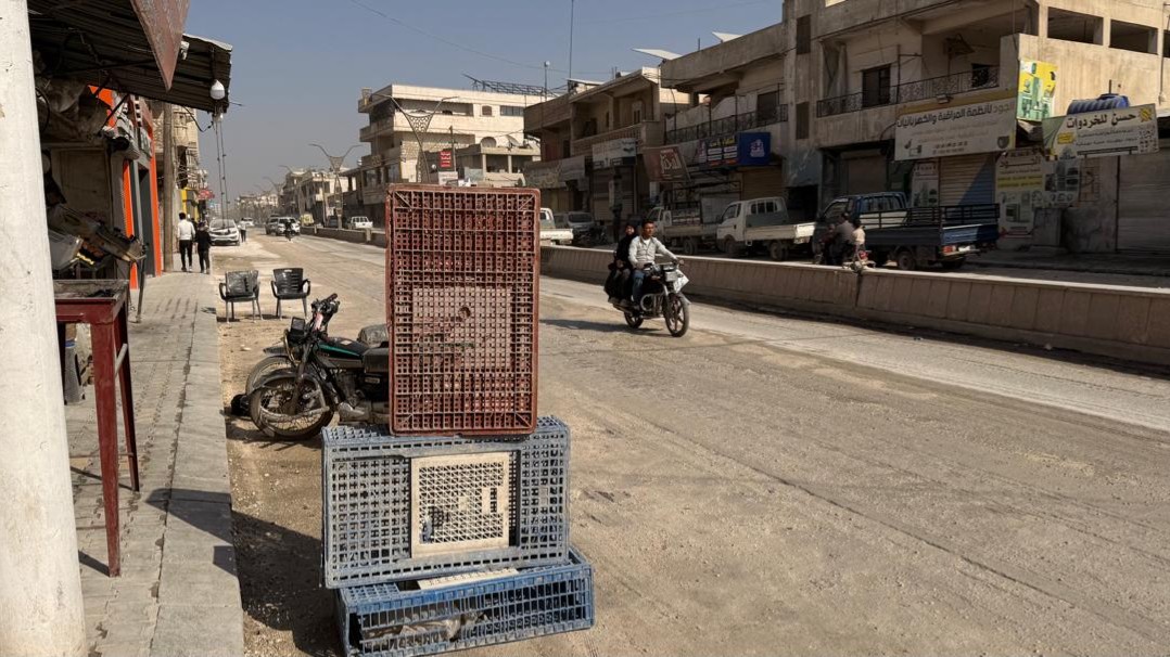 بالصورة .. سرمدا مدينة يكسوها الغبار