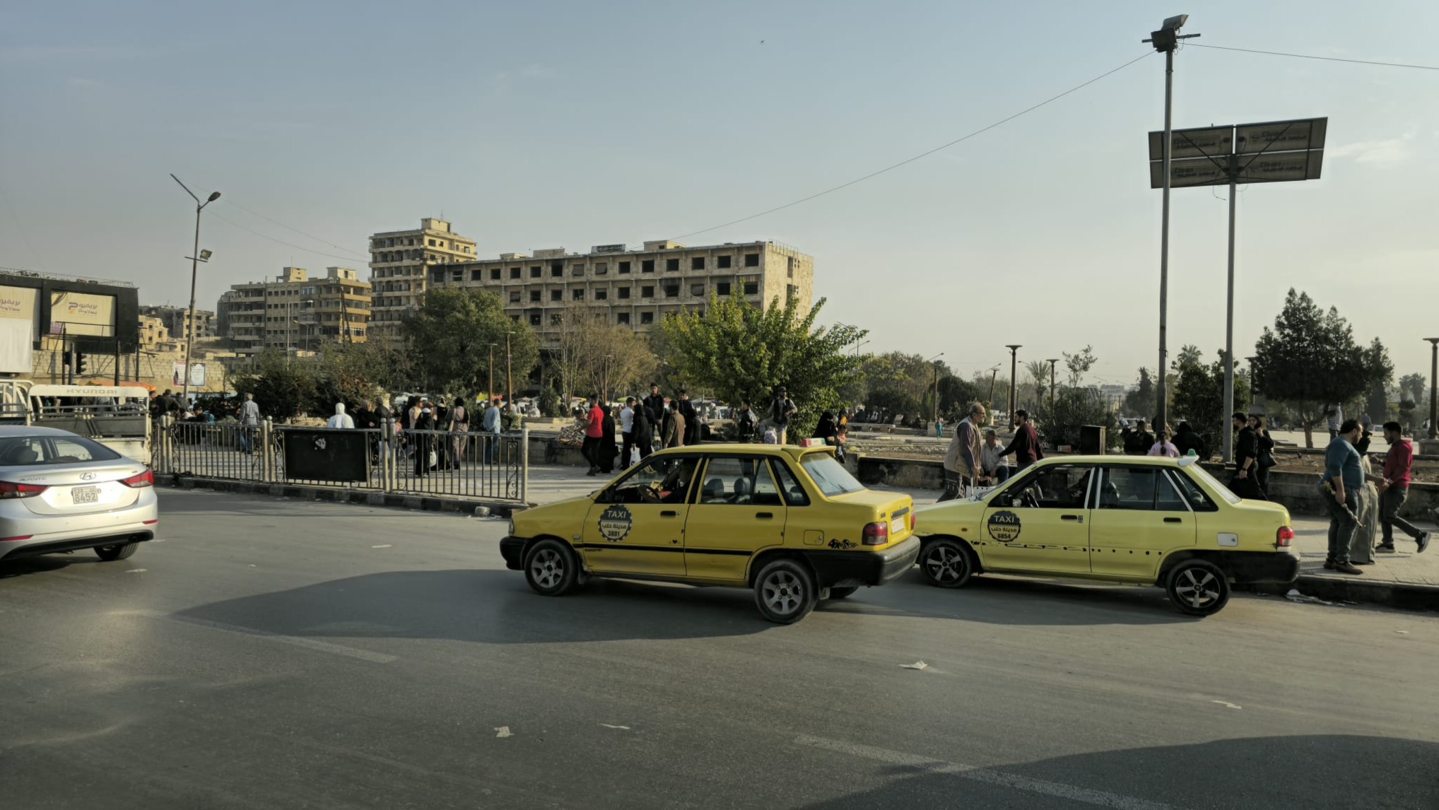"ادفع أو انزل".. عداد التكسي بات من الماضي والتسعير حسب المزاج بحلب