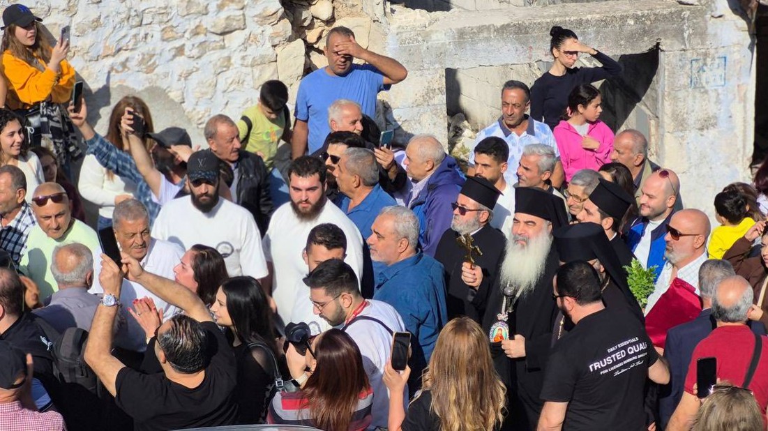 عودة أهالي الغسانية إلى إدلب وسط حراسة أمنية مشددة