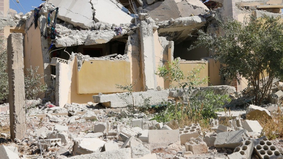 رحلة السوريين الطويلة من مخيمات اللجوء إلى وطن أنهكته الحرب