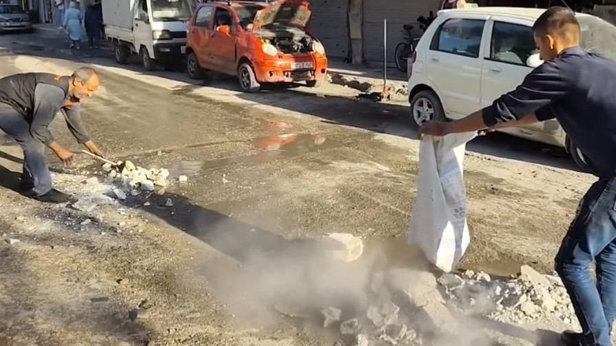 Ahmed Al-Saeed from Salahuddin neighborhood solves the drilling crisis by himself after ignoring the municipality