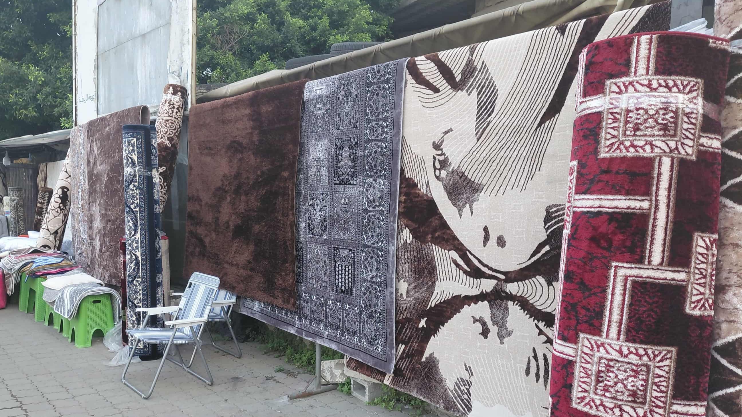 السجاد أغلى من الدفء: فوضى الأسعار تحرم بيوت اللاذقية من "بساط الشتاء"