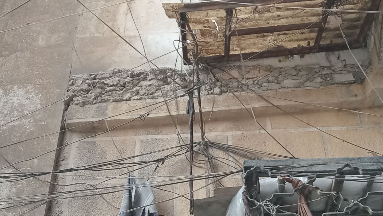 Al-Ansari streets in Aleppo.. Amp cables fill the sky and power bystanders