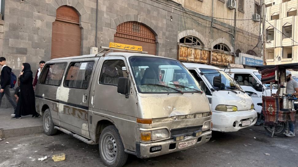 أزمة تخلفها السرافيس في مركز مدينة حمص