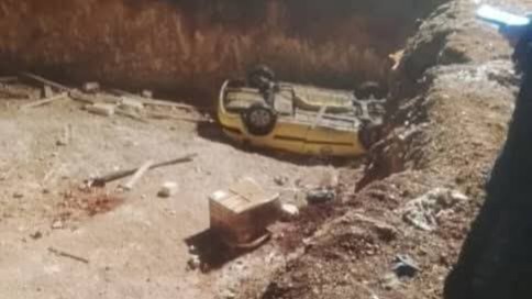 وفاة سائق مسن سقطت سيارته في حفرة بحي سكني في إدلب
