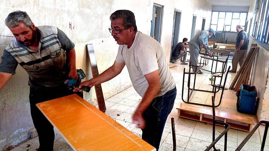 The beginning of the delivery of 5,000 seats and the restoration of 80 schools in Daraa