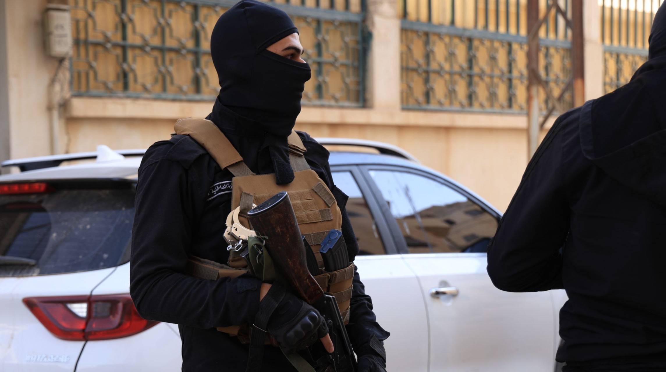 يوم دامٍ في درعا : مقتل معلِّمة وقيادي سابق في اللجان الشعبية وإصابة عنصرين من الأمن الداخلي