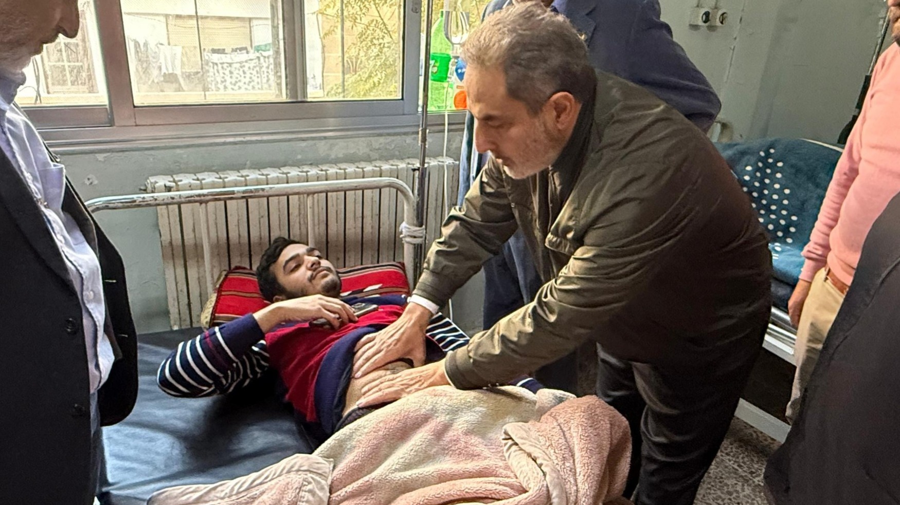 Extending the curfew in some neighborhoods of Homs amid a cautious calm