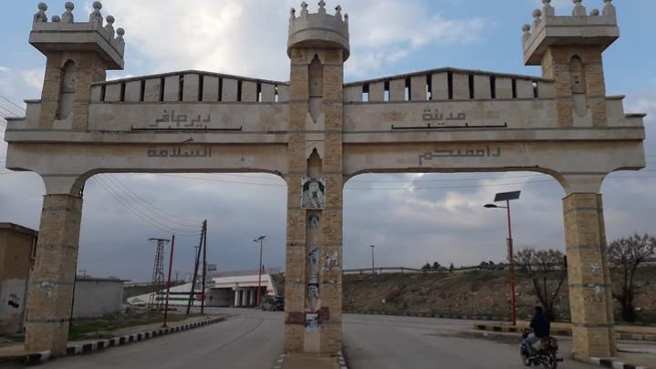 دوريات مكثّفة لقسد في محيط دير حافر بحثاً عن عناصر مفقودين… واستنفار أمني يربك الأهالي