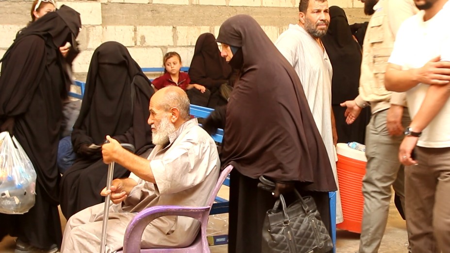 240 عائلة عراقية تغادر مخيم الهول في الحسكة