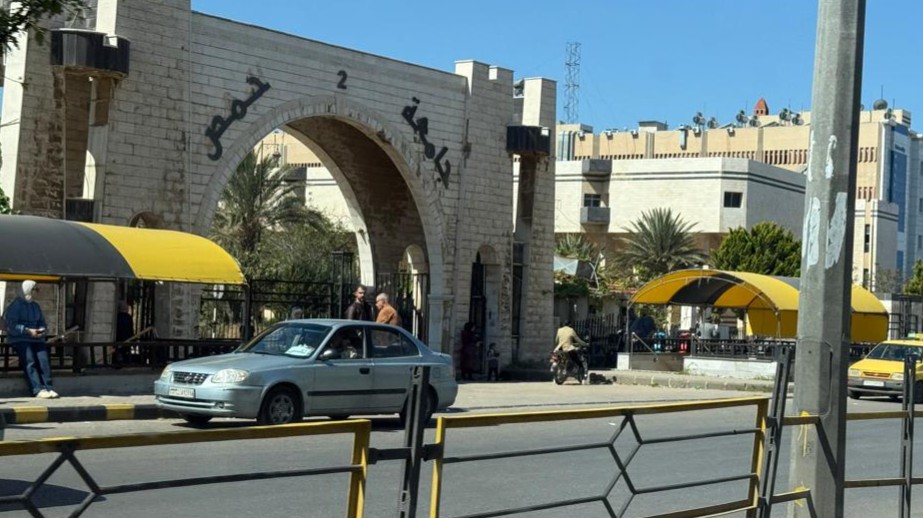 إضراب سرافيس الحولة يربك الركاب .. والاحتجاج على التسعيرة 