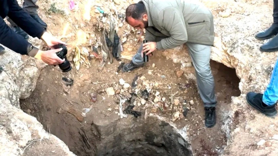 A mass grave was found in the eastern countryside of Aleppo containing the remains of victims executed by the ousted regime