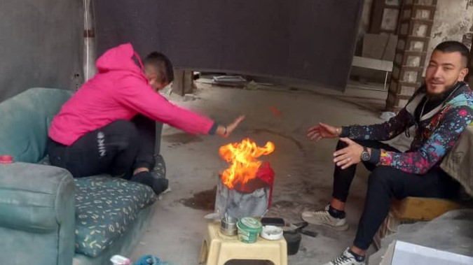 Inside Yarmouk: faces looking for their dead among the rubble... and the memory of an undead camp