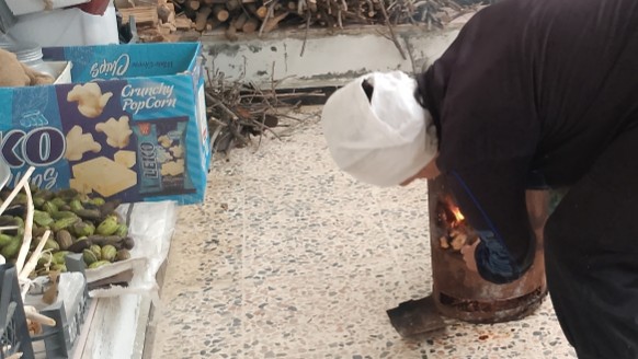 بين الجوع والكرامة: نساء الساحل يواجهن الفقر والمرض وحدهن