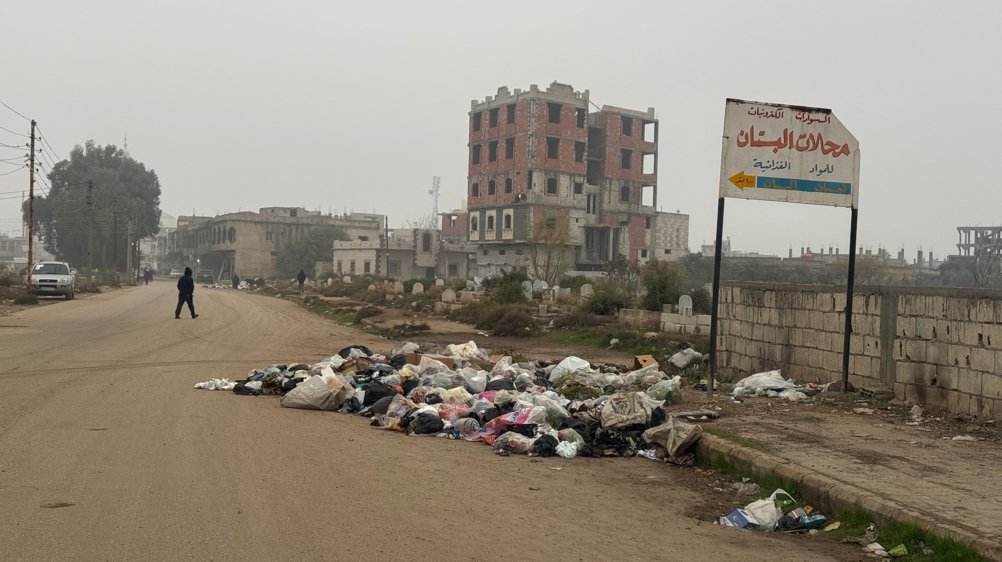 القمامة في كل مكان .. تلدو تعاني الأزمة 
