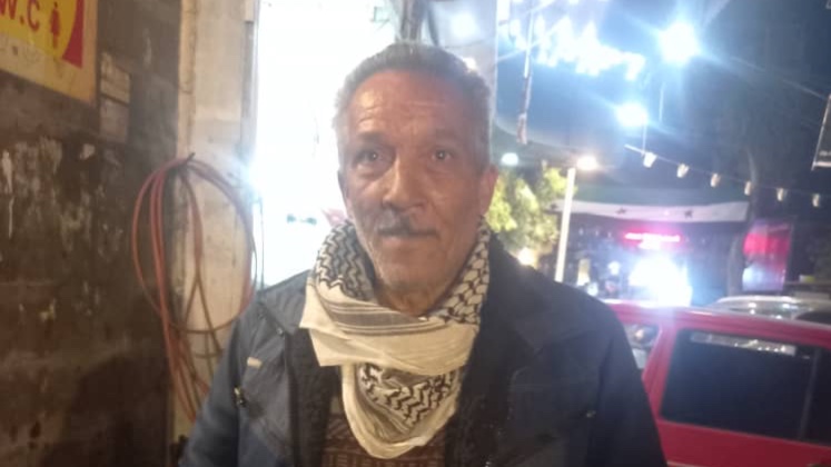 أبو محمد… أمينُ المفقودات في حيّ الميدان: فقرٌ في الجيب لا يمسّ غنى القيم