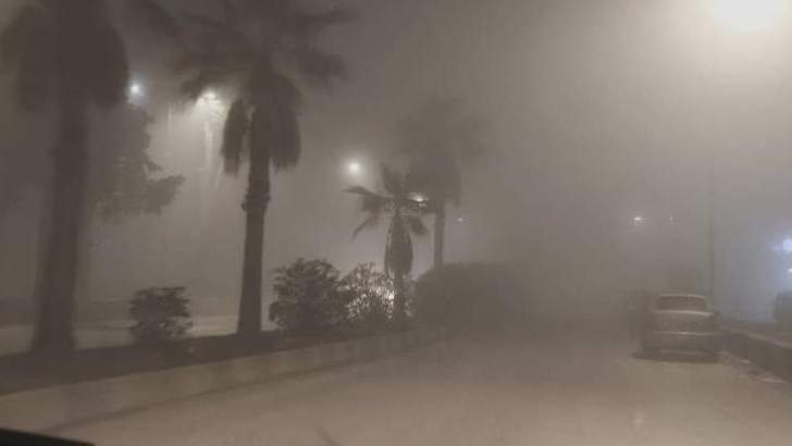 Heavy fog covers Idlib at night... and there is almost no visibility on the roads