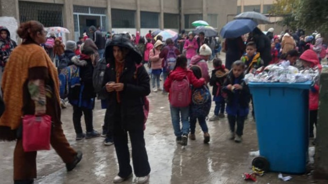 بردٌ قاسٍ… ولا قرار بالتدفئة: طلاب جرمانا بين المطر والصفوف المجمّدة