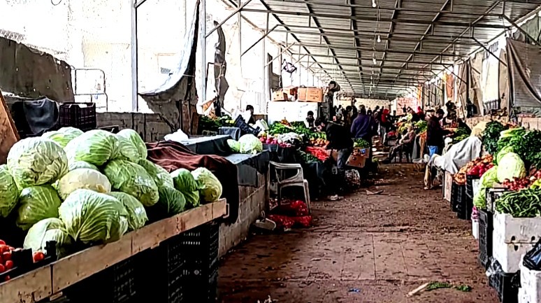   معاناة الباعة في سوق درعا المركزي: واقع مرير بحاجة إلى حل