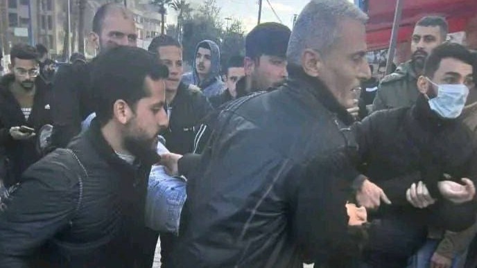 وفيات وإصابات خلال احتجاجات اللاذقية بعد اعتداءات على الأمن والمدنيين