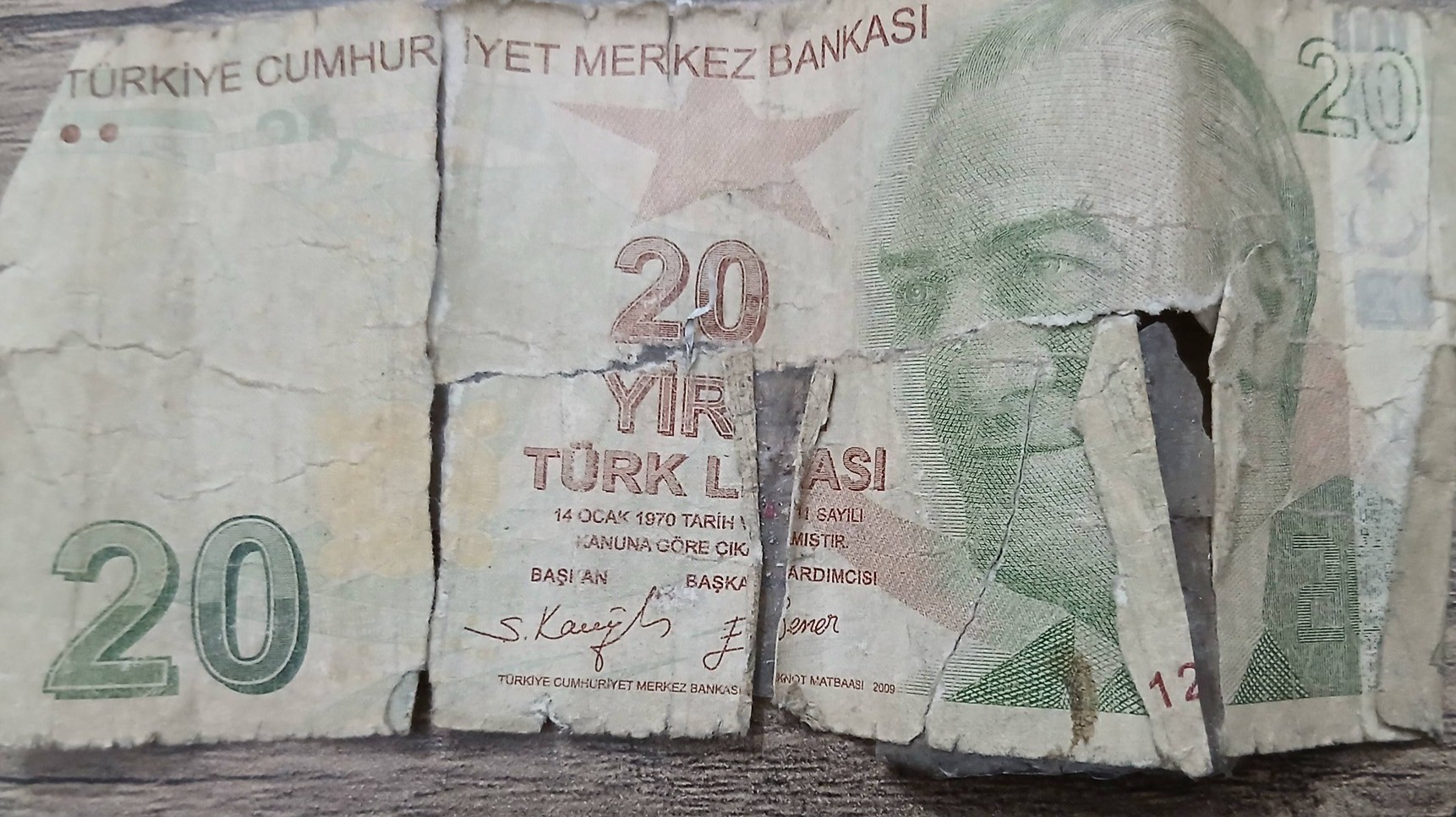 محامٍ يتهم مركز تسوّق في بنش بالغش في الأسعار وسعر الصرف