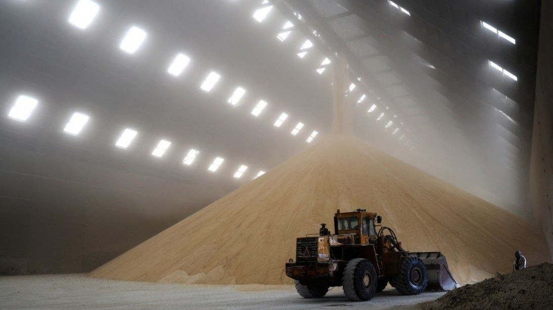 بدء التشغيل الرسمي لأكبر معمل لتكرير السكر الخام في حسياء