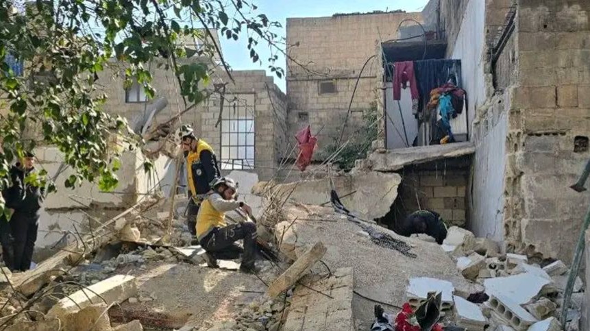 وفاة ثلاثة نساء بانهيار منزل في دوما بريف دمشق