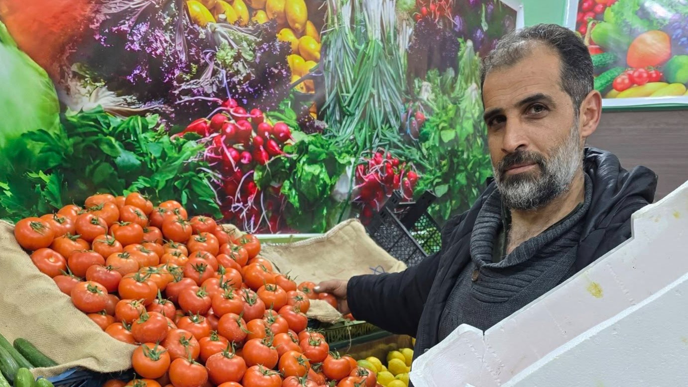 افتتاح محل أبو خليل الحامض للخضار والفواكه في مدينة بنش