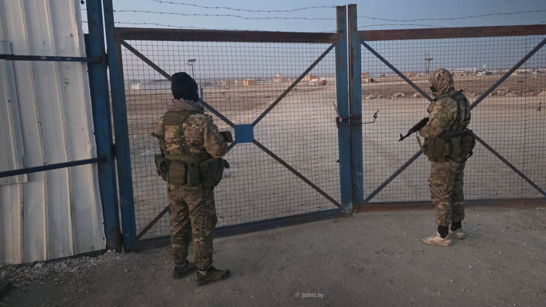 The Syrian army secures Al-Hol camp after a sudden withdrawal of SDF forces