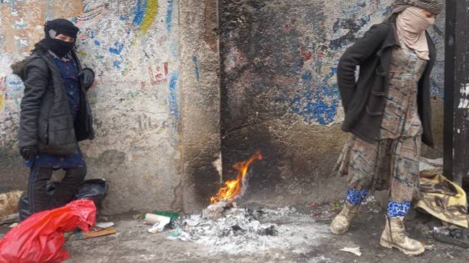 نساء في مواجهة القسوة: البحث في القمامة كوسيلة للبقاء