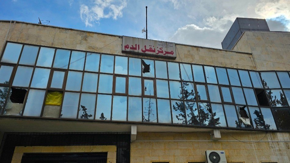 Blood Bank in Aleppo: Employees control chaos and warehouses near garbage bins