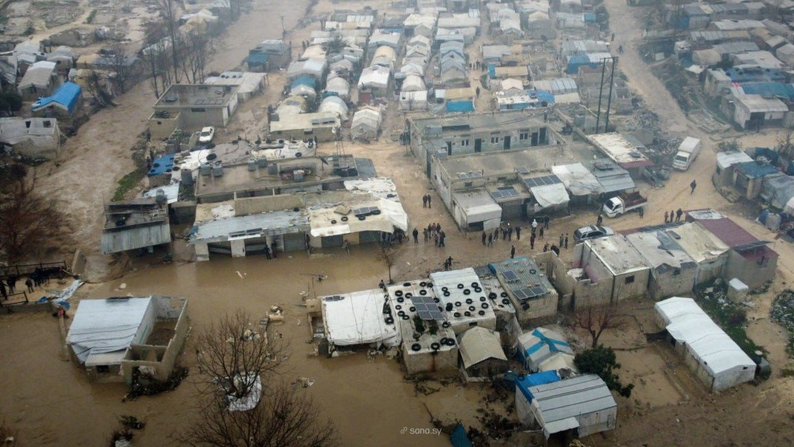 طوفان نهر يُغرق عشرات الخيام في خربة الجوز بريف إدلب