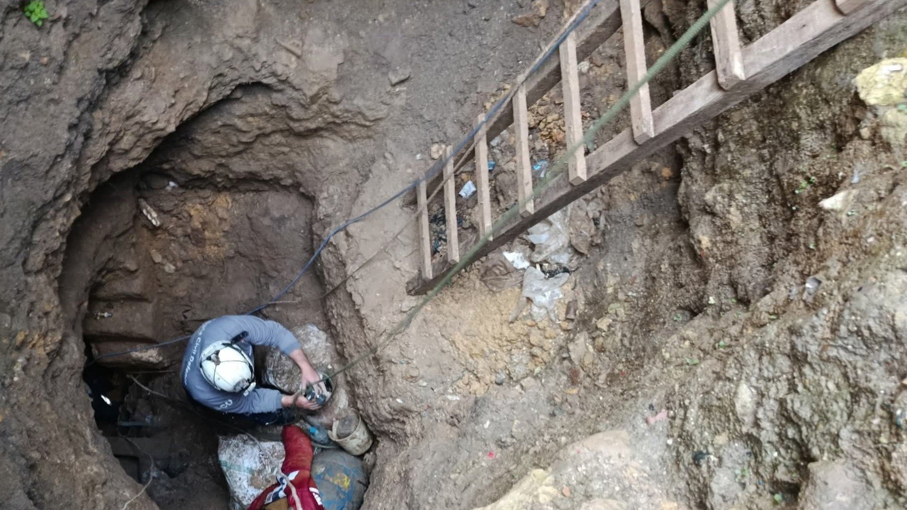 جبلة: فقدان 4 شبان داخل بئر بعمق 20 متراً أثناء تنقيبهم عن آثار