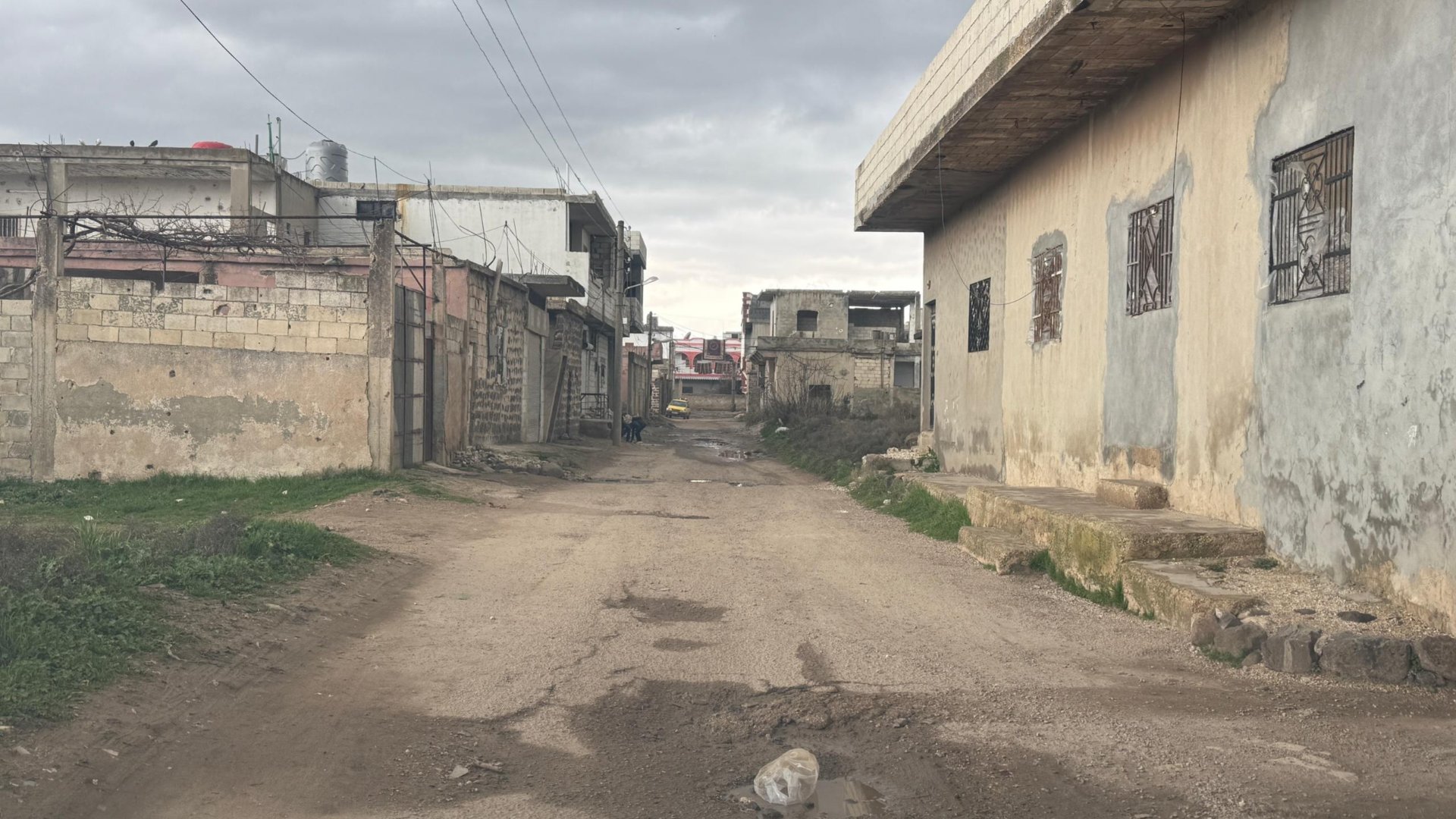 الحفر عامل مشترك في طرق ريف حمص الشمالي