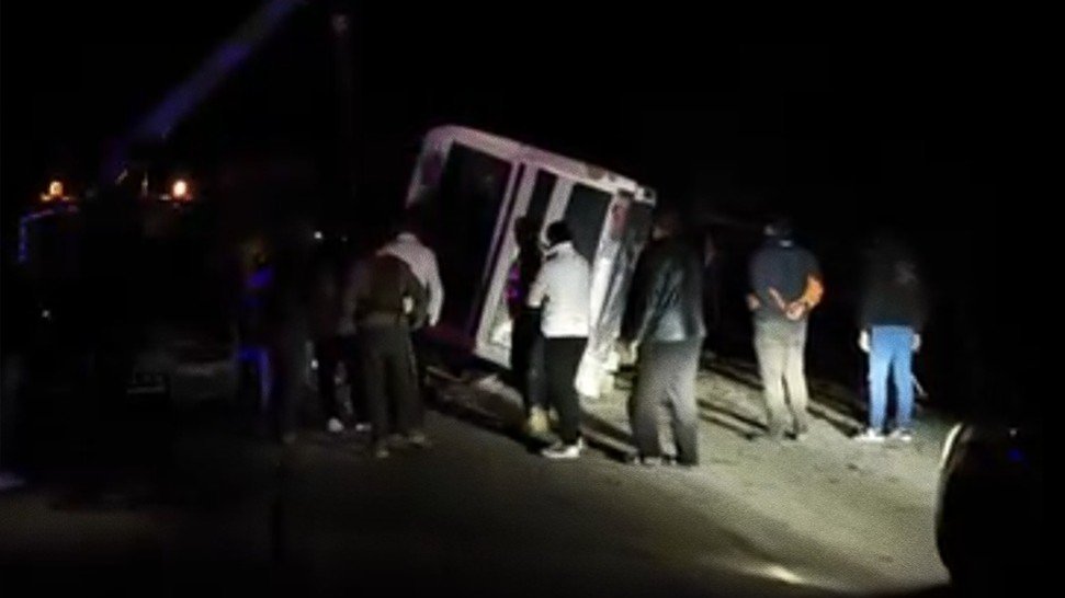 A student bus overturns on the Deraa-Damascus highway, injuring at least 10