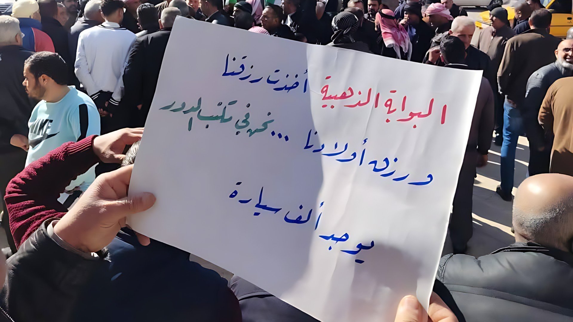 Tank drivers protest in Homs to demand late dues and prevent monopolization